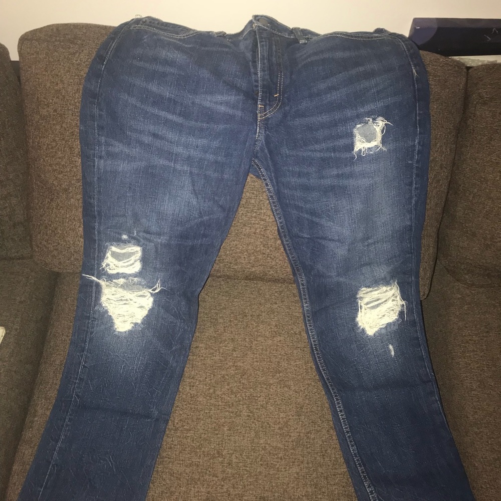 Torn Levi Jean